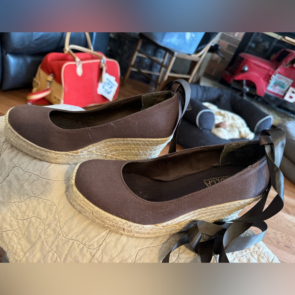 Tribeca sz6, ‘take a break’ chocolate espadrille shoes, NEW, summery